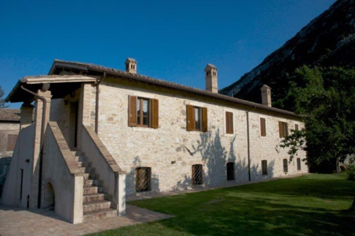 Casa Ridente Nella Valle Del Menotre Con Giardino Pale ภายนอก รูปภาพ